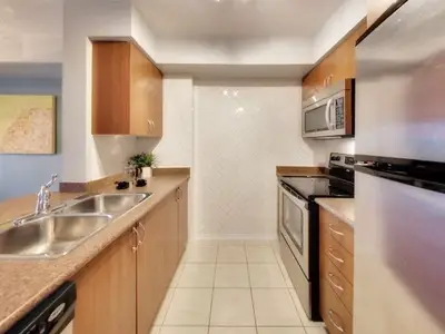60 Heintzman Street 1418, Toronto W02, ON M6P 5A1