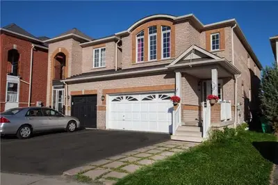 530 Rossellini Drive, Mississauga, ON L5W 1M4