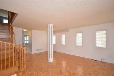 1369 Inuit Trail, Mississauga, ON L5N 7R5