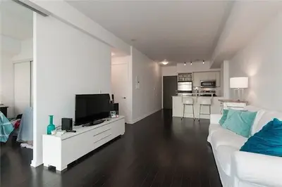 103 The Queensway Boulevard 518, Toronto W01, ON M6S 5B3