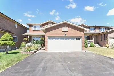 4260 Wakefield Crescent, Mississauga, ON L5C 4M4