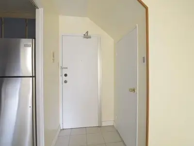 2121 Roche Court 319, Mississauga, ON L5K 2C7