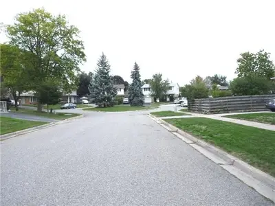 182 Mendel Court, Oakville, ON L6H 1G8