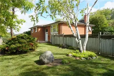 708 Runningbrook Drive, Mississauga, ON L4Y 2R8