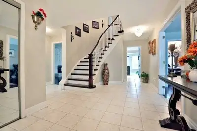 3988 Chadburn Crescent, Mississauga, ON L5L 3X4