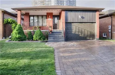 4151 Hickory Drive, Mississauga, ON L4W 1L1