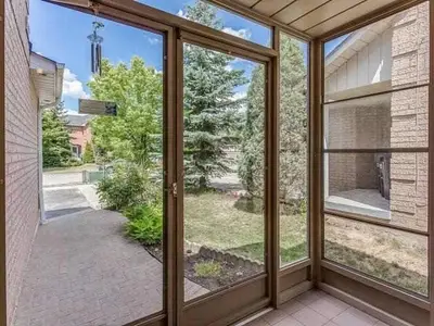 5301 Bullrush Drive, Mississauga, ON L5V 1Z1