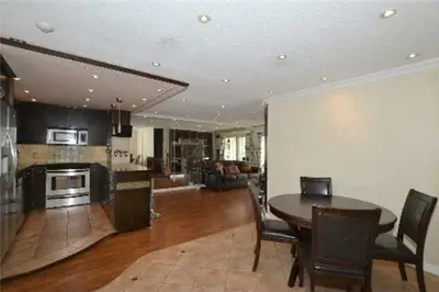 155 Hillcrest Avenue Ph10, Mississauga, ON L5B 3Z2