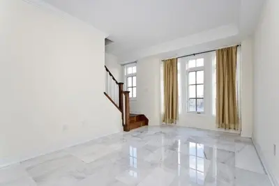 3083 Cawthra Road 21, Mississauga, ON L5A 2X4