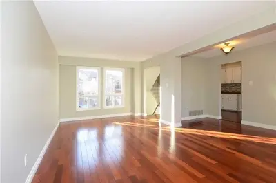 900 Dundas Street W 20, Mississauga, ON L5C 3B3