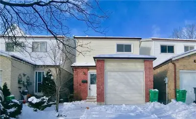 4007 Teakwood Drive, Mississauga, ON L5C 3L2