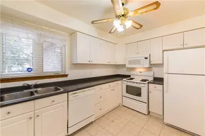 1021 Blairholm Avenue Main, Mississauga, ON L5C 1G5