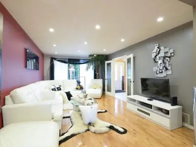 2482 Woking Crescent, Mississauga, ON L5K 1Z7