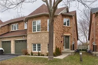 223 Rebecca Street 36, Oakville, On L6k 1j8