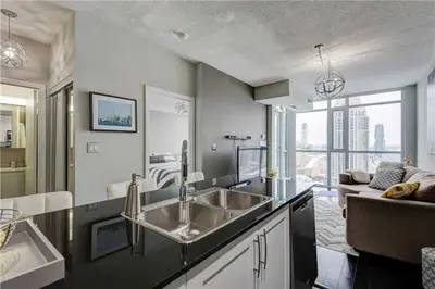 4065 Brickstone Mews 1801, Mississauga, ON L5B 0G3
