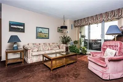 85 Emmett Avenue 1007, Toronto W04, ON M6M 5A2