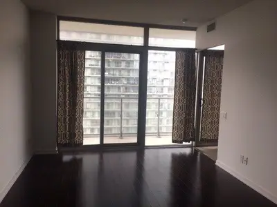 105 The Queensway Avenue 915, Toronto W01, ON M6S 5B5
