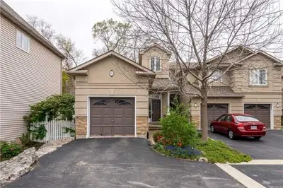 59 Fairwood Place W, Burlington, ON L7T 1E4