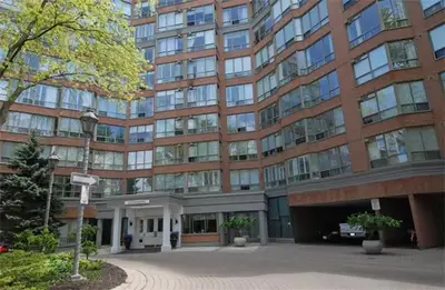 1 Ripley Avenue 703, Toronto W01, ON M6S 4Z6