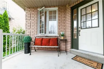 5578 Creditrise Place, Mississauga, ON L5M 6E3