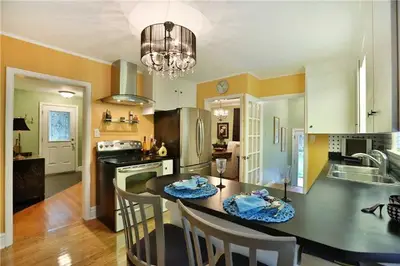 1343 Lochlin Trail, Mississauga, ON L5G 3V4