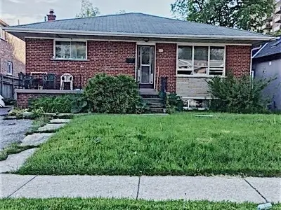 1046 Caven Street, Mississauga, ON L5G 4J4