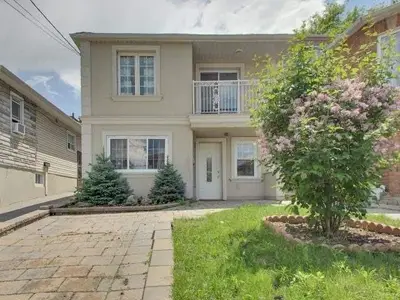 31 Rochdale Avenue, Toronto W03, ON M6E 1W9