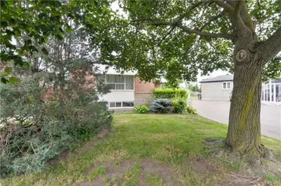 3 Valois Court, Toronto W10, ON M9V 2Z4