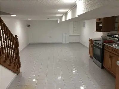 101 Melville Avenue, Toronto W02, ON M6G 1Y3