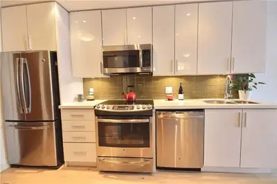 2212 Lake Shore Boulevard W 4104, Toronto W06, ON M8V 1A4