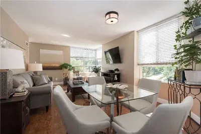 1485 Lakeshore Road E 301, Mississauga, ON L5E 3G2