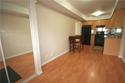 4975 Southampton Drive 206, Mississauga, ON L5M 8C5