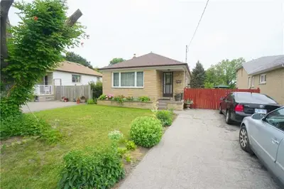 31 Enfield Avenue, Toronto W06, ON M8W 1T6