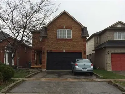 5757 Sidmouth (Upper) Street, Mississauga, ON L5V 2H2