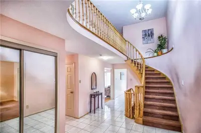 2064 Wincanton Crescent, Mississauga, ON L5M 3E3