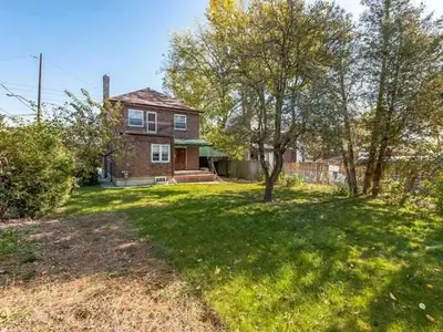 132 Royal York Road, Toronto W06, ON M8V 2V2