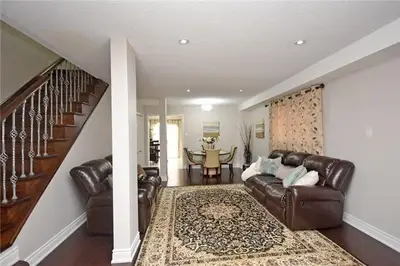 5625 Annabelle Avenue, Mississauga, On L5v 3a9