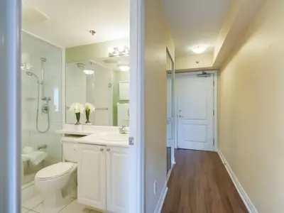 4640 Kimbermount Avenue 202, Mississauga, ON L5M 5W6