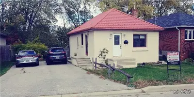 1099 Odgen Avenue, Mississauga, ON L5E 2G7