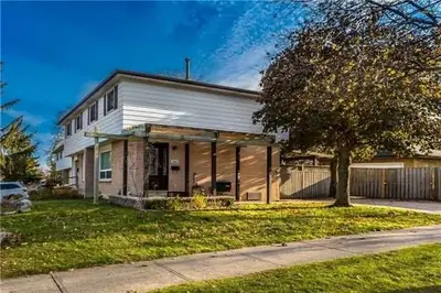 2662 Bromsgrove Road, Mississauga, ON L5J 3Z4