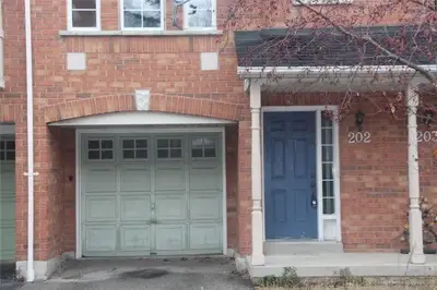80 Acorn Place 202, Mississauga, On L4z 4e6