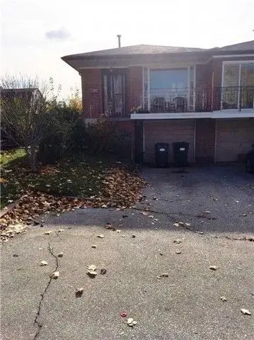 3074 Ireson Court, Mississauga, ON L4T 1N8