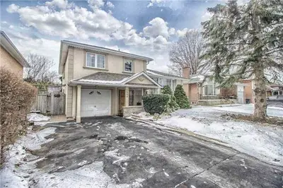 1568 Holburne Road, Mississauga, ON L5E 2L6