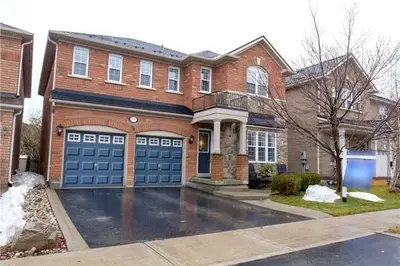 3845 Brinwood Gate, Mississauga, ON L5M 7H3