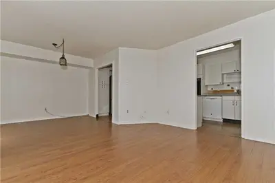 50 Elm Drive E 1709, Mississauga, ON L5A 3X2
