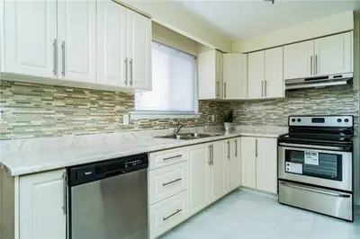 3280 Klaiman (Upper ) Drive Upper, Mississauga, ON L4Y 3C8