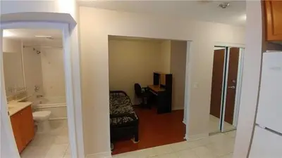 1 Elm Drive W 2006, Mississauga, ON L5B 4M2