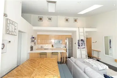 459 Kerr Street 402, Oakville, ON L6K 3C2