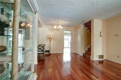 7157 Delmonte Crescent, Mississauga, ON L4T 3L4