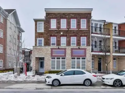 Att/Row/Townhouse in Brampton